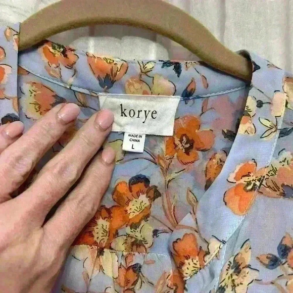 Korye Large Button Up Blouse Lt Blue Orange From dailyLook Box Item# 6R - Picture 2 of 4